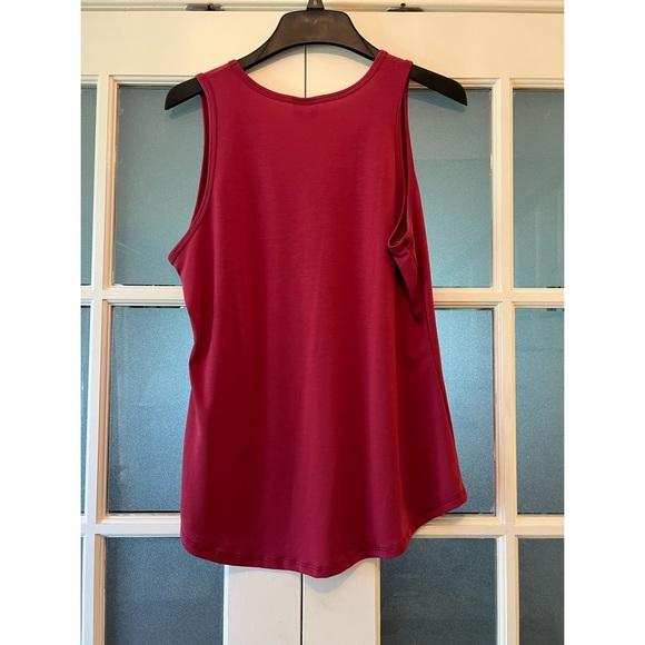 ✨NWOT✨ LULAROE BURGUNDY TANK TOP 🍷❤️ - Picture 2 of 4